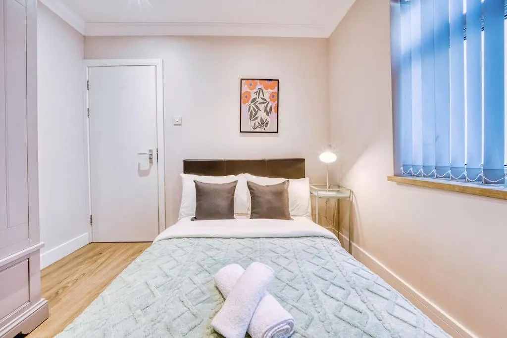 Stylish Duplex 2Bed Apartment With Garden 10Min City 카디프 0*,  영국